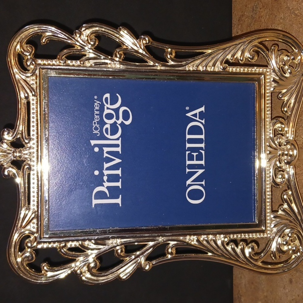 Oneida Goldtone  Picture Frame
